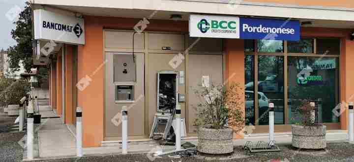 TIEZZO DI AZZANO DECIMO : ASSALTO AL BANCOMAT