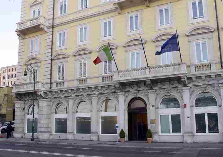 Omette controlli doganali,funzionario risarcirà 900 mila euro  Sentenza Corte Conti per Fvg.