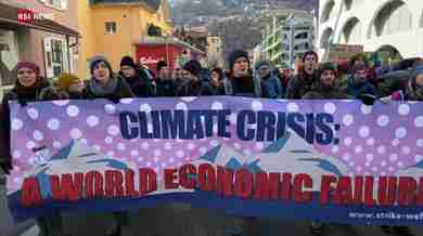 Attivisti climatici marciano verso Davos 