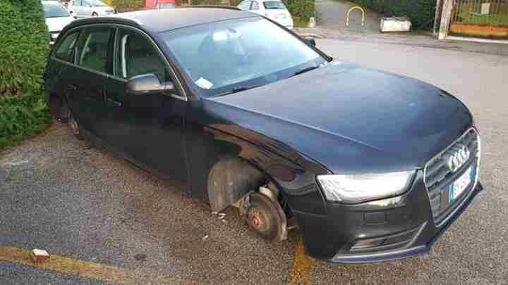 Pordenone : Cerchi e gomme volatilizzate nel corso della notte