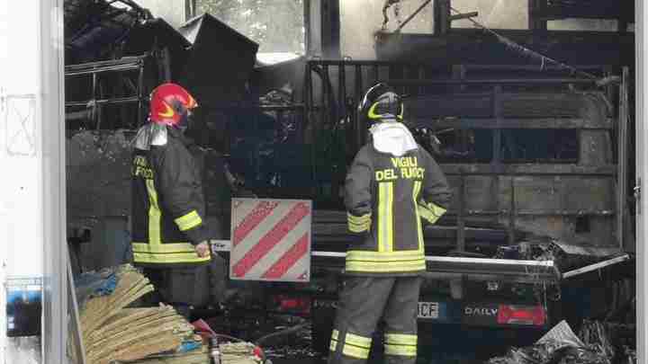 Vasto incendio in azienda pordenonese, danni a produzione  