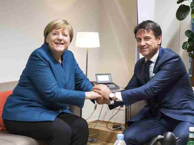 Conte vede Merkel, su tavolo rilancio crescita e Libia  