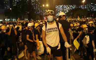   LA PROTESTA TORNA IN PIAZZA AD HONG KONG, APPELLO A TRUMP      