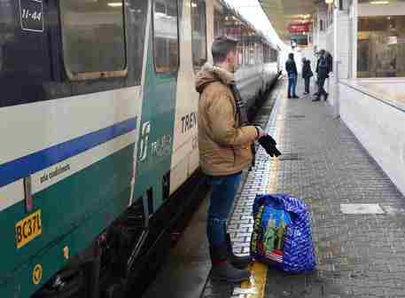 Danneggiato passaggio a livello, disagi ai treni in Fvg  