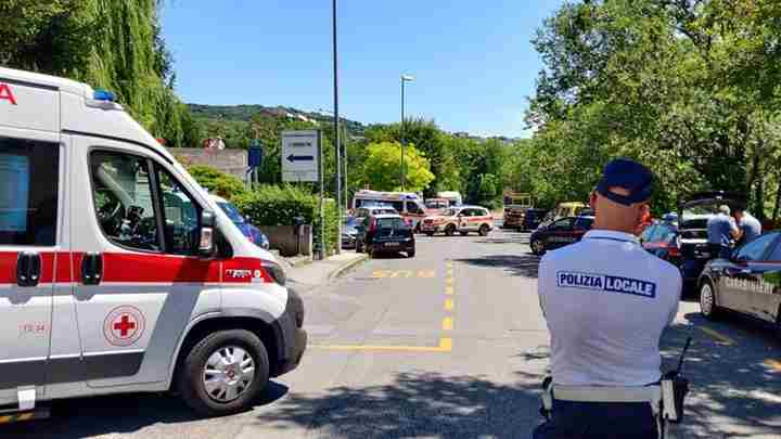 Fanno barbecue in giardino, ustionati 2 minorenni a Trieste 