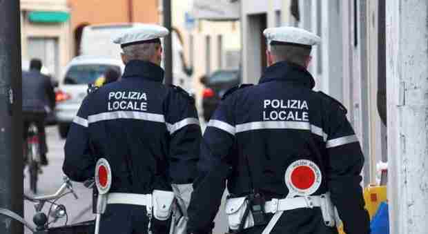 TRIESTE: Non si ferma ad alt e poi contesta furto auto, denunciato  per simulazione reato. A Trieste,operazione della Polizia locale 